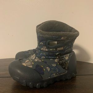 Toddler size 8 bogs insulated boots